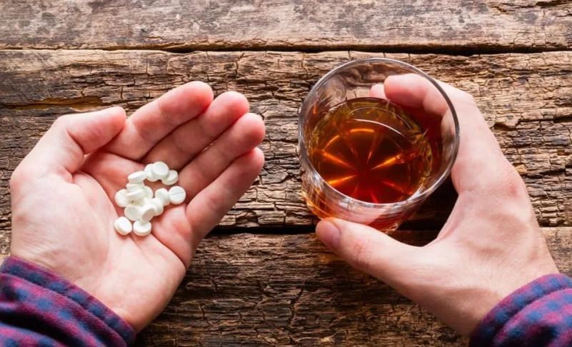 Совместимость снотворного с алкоголем. Какие препараты можно принимать?